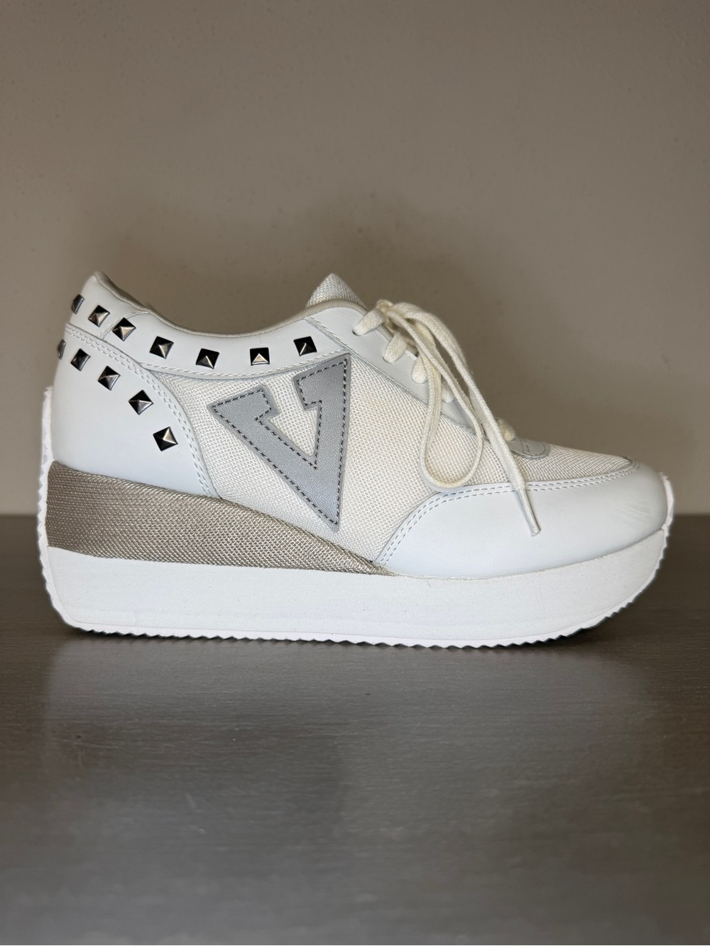 Volatile Cody Y2K Chunky Platform Sneakers Women’s Size 8 White Studded Rare